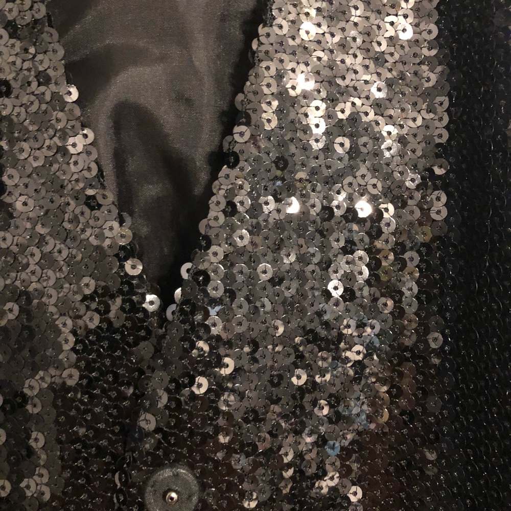 Venus Black Sequined Vest - Picture 2 of 4